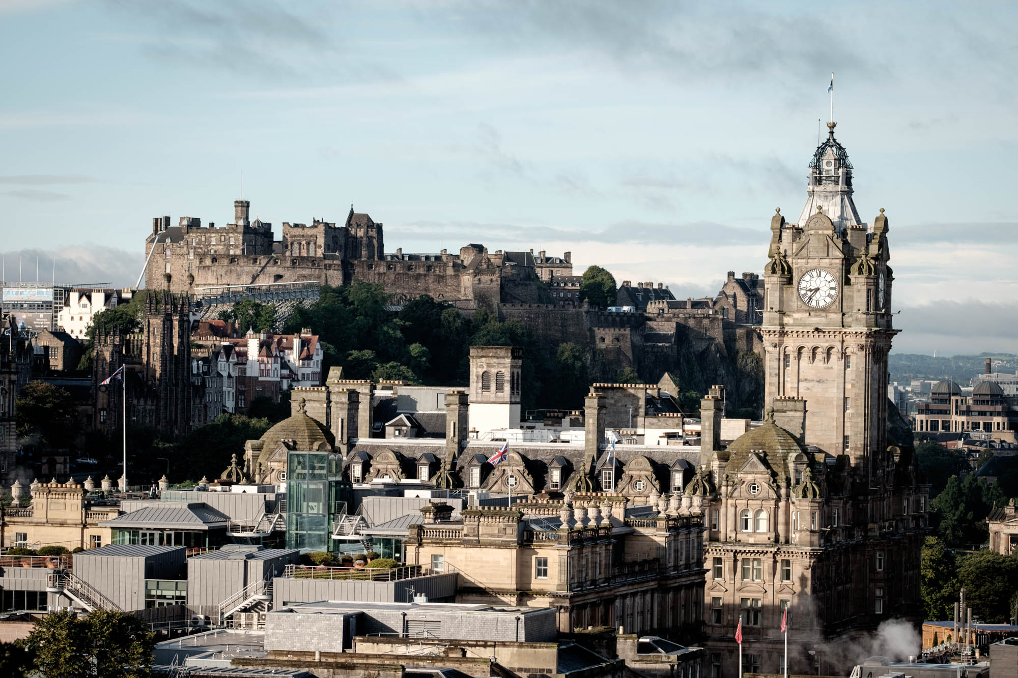 Edinburgh Castle und Balkmoral Hotel